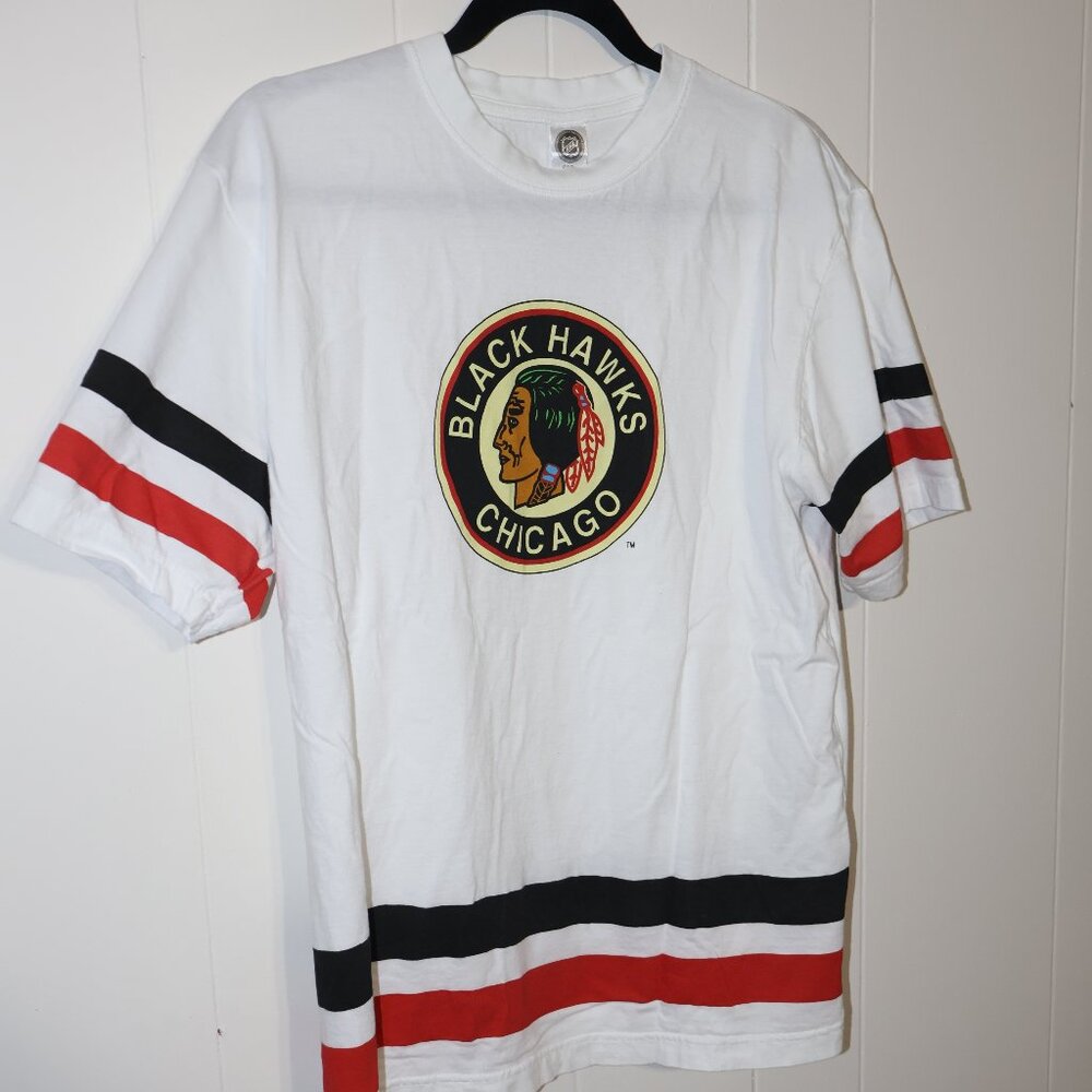 💛‎ 2 for $15 💛 Chicago Blackhawks NHL Graphic T-Shirt – White (Men’s M) - Picture 2 of 10